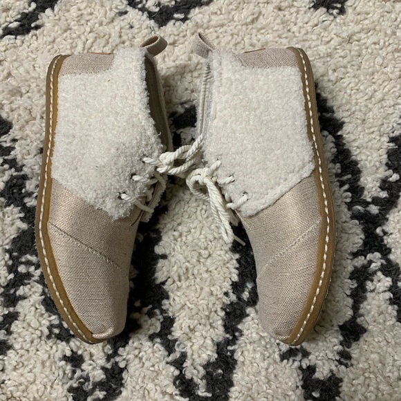TOMS Faux Shearling Boots - Picture 3 of 5